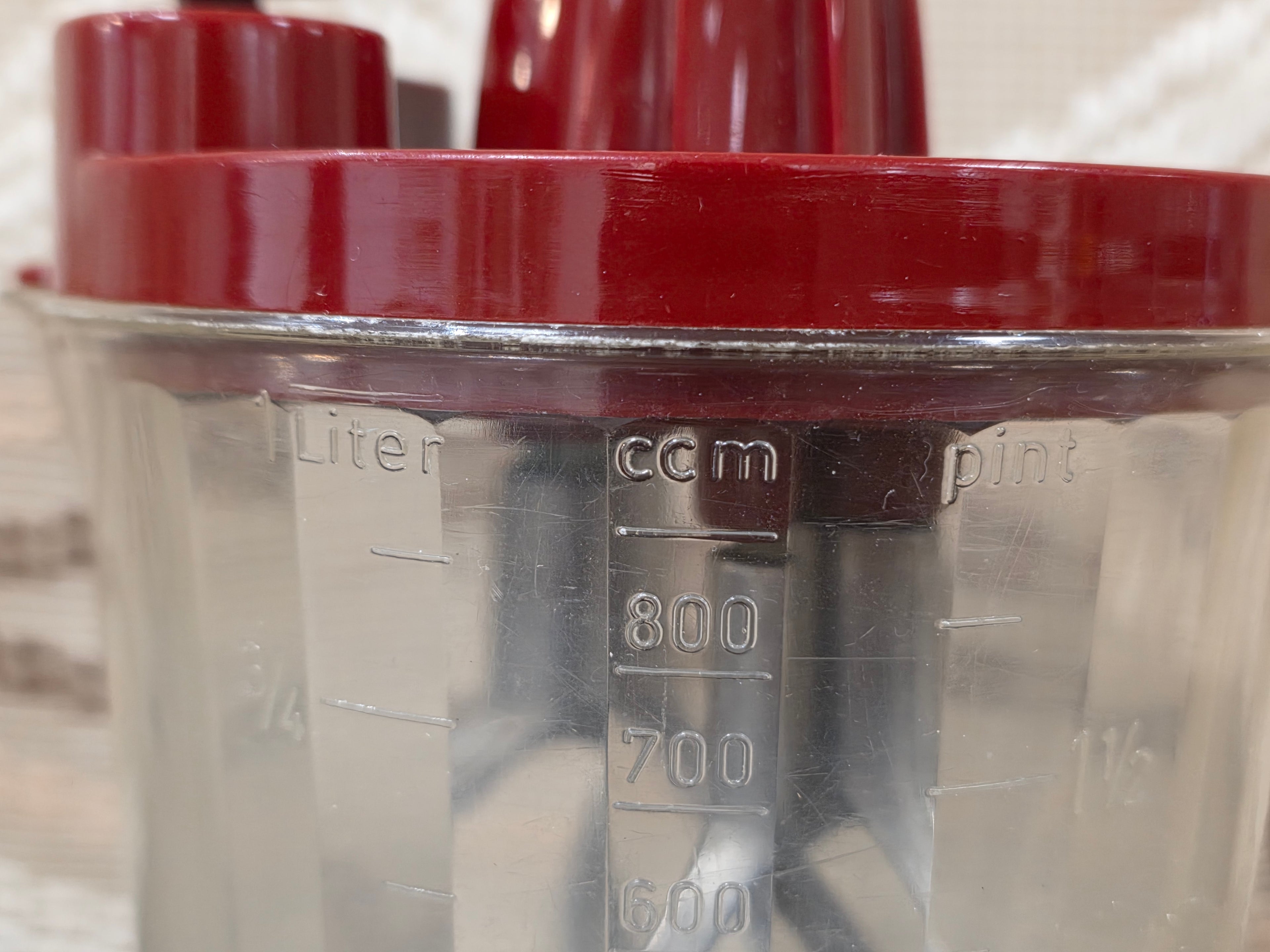Ruhrfix slagroomklopper met maatbeker bordeauxrood