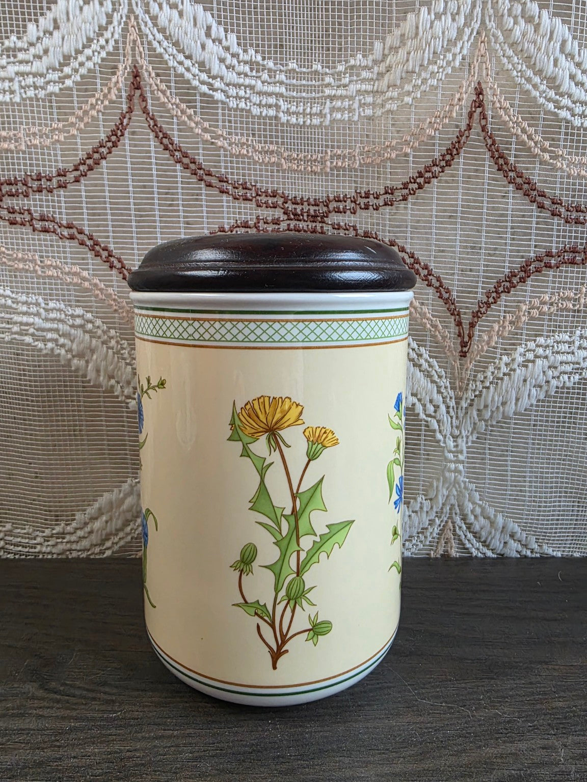 Villeroy & Boch Eden voorraadpot met gele bloemen en houten deksel