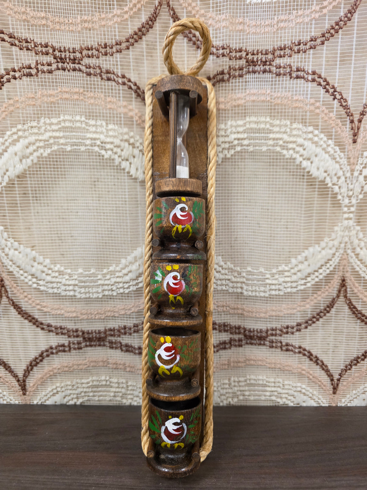 Vintage houten eierdopjes met zandloper