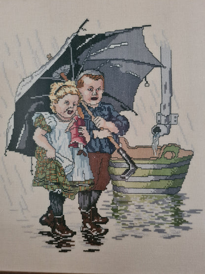 Ingelijst borduurwerk Ot &amp; Sien onder moeders paraplu