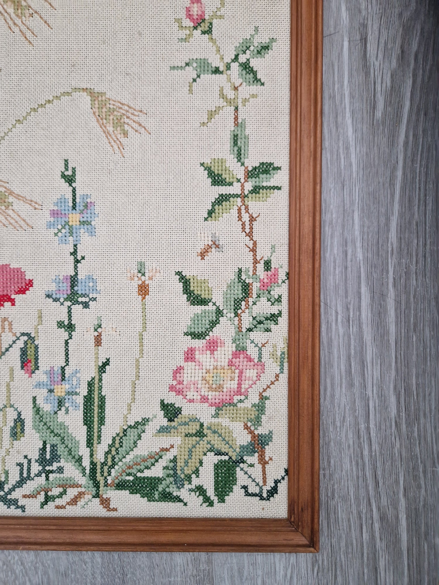 Ingelijst borduurwerk bloemen