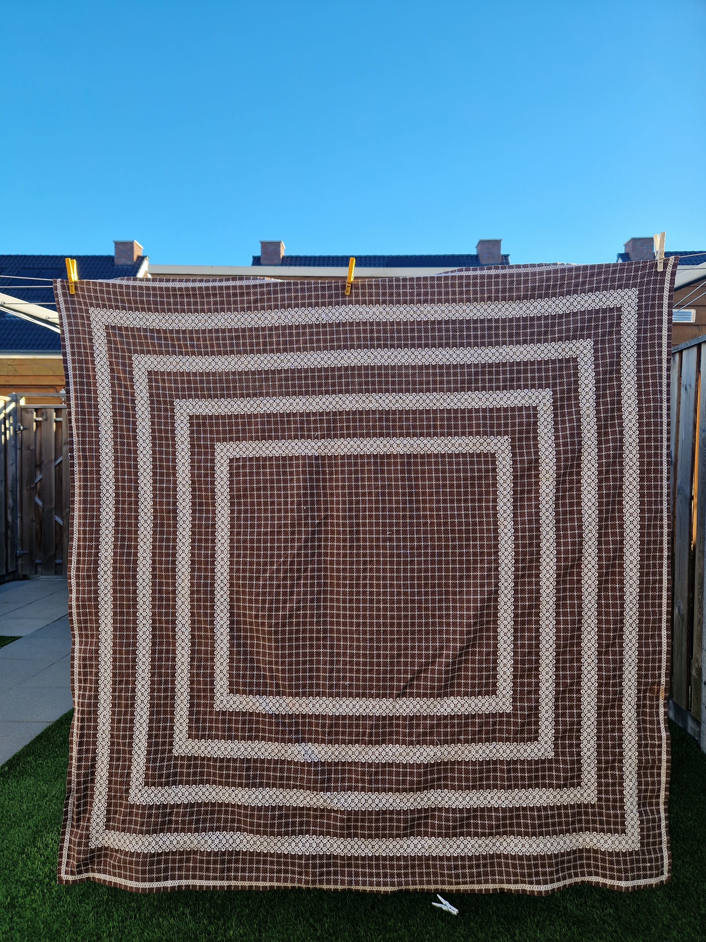 Tafelkleed bruin / wit 140 x 140 cm