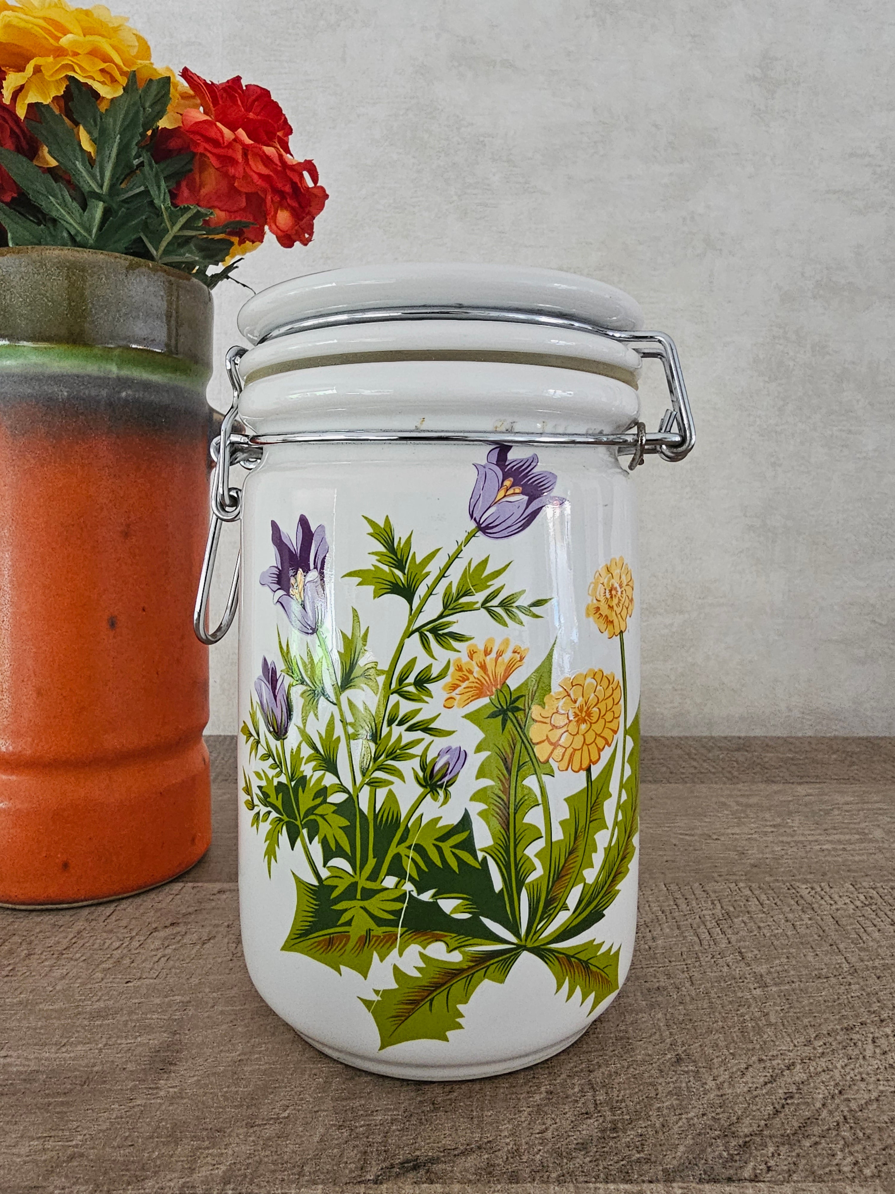 Voorraadpot / wekpot met paarse gele bloemen