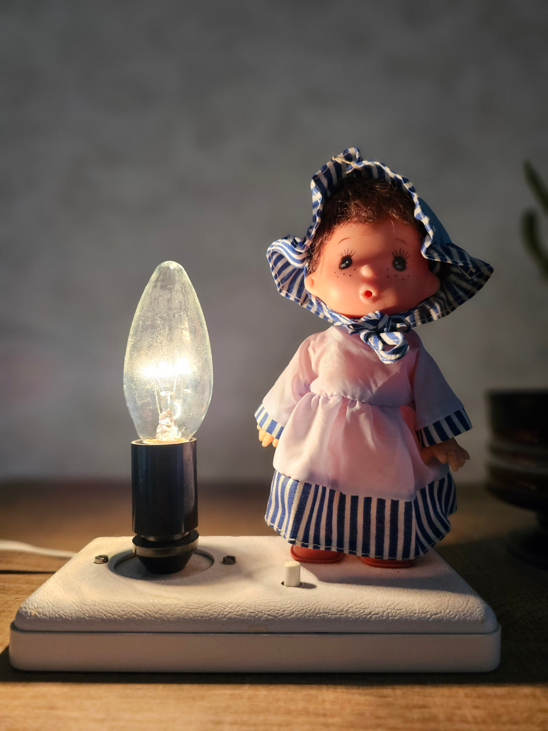 Vintage (nacht) lampje met popje