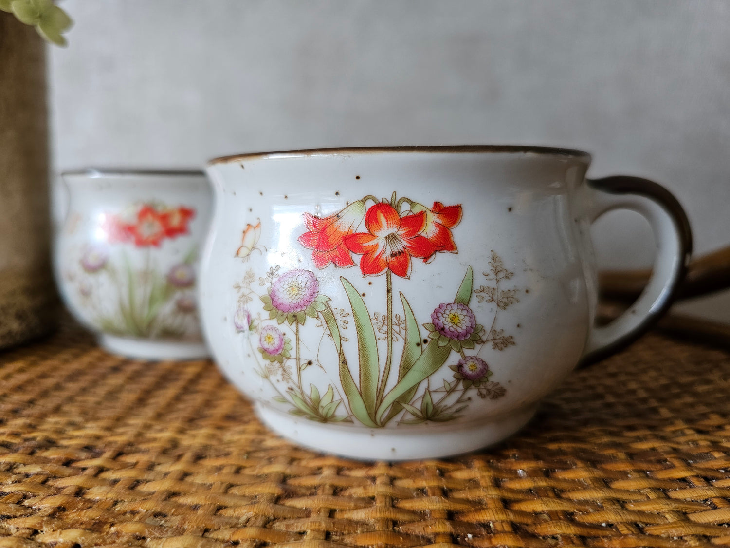 Vintage wildflower halve ronde kopjes