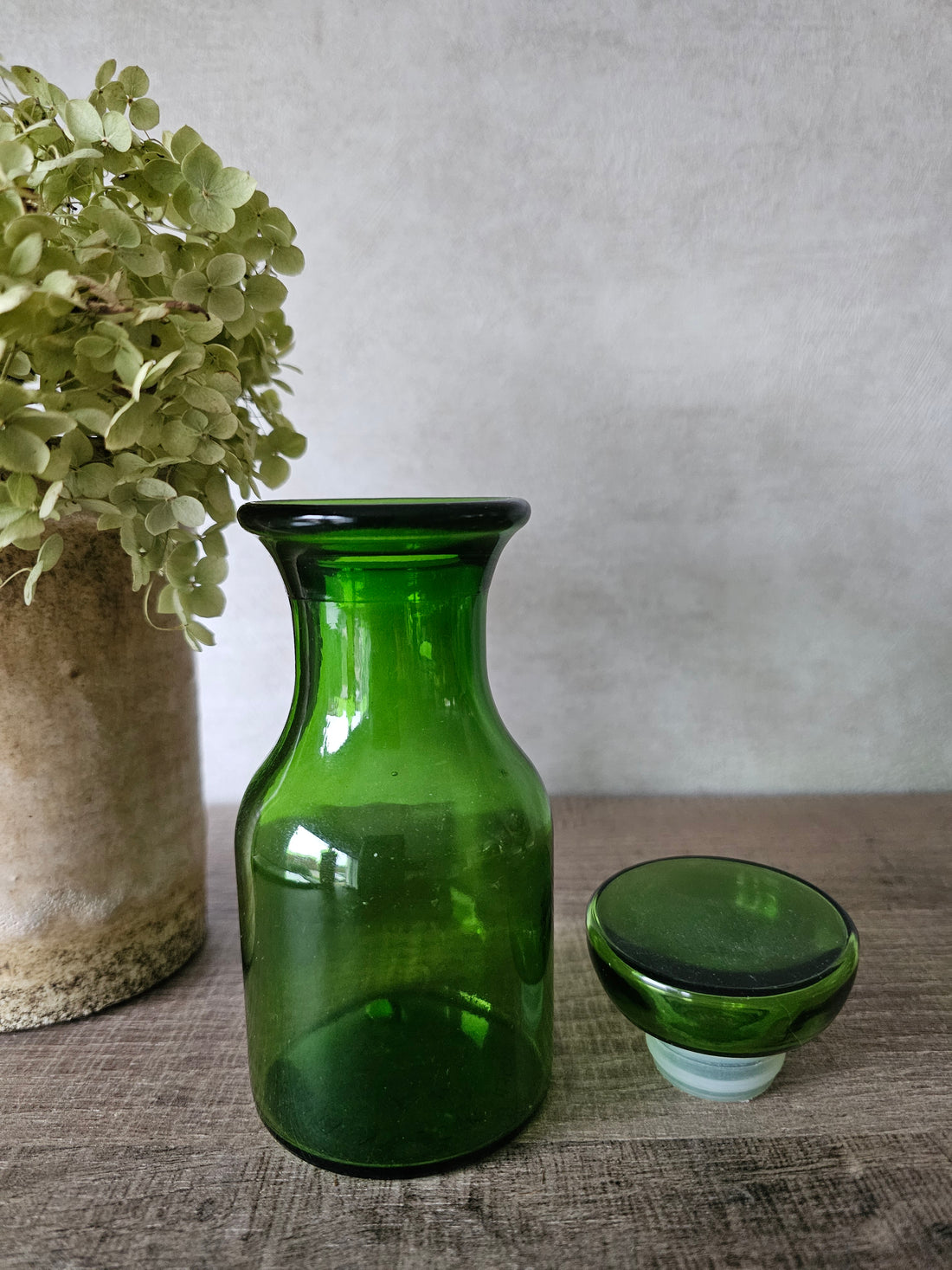 Groene glazen apothekerspot