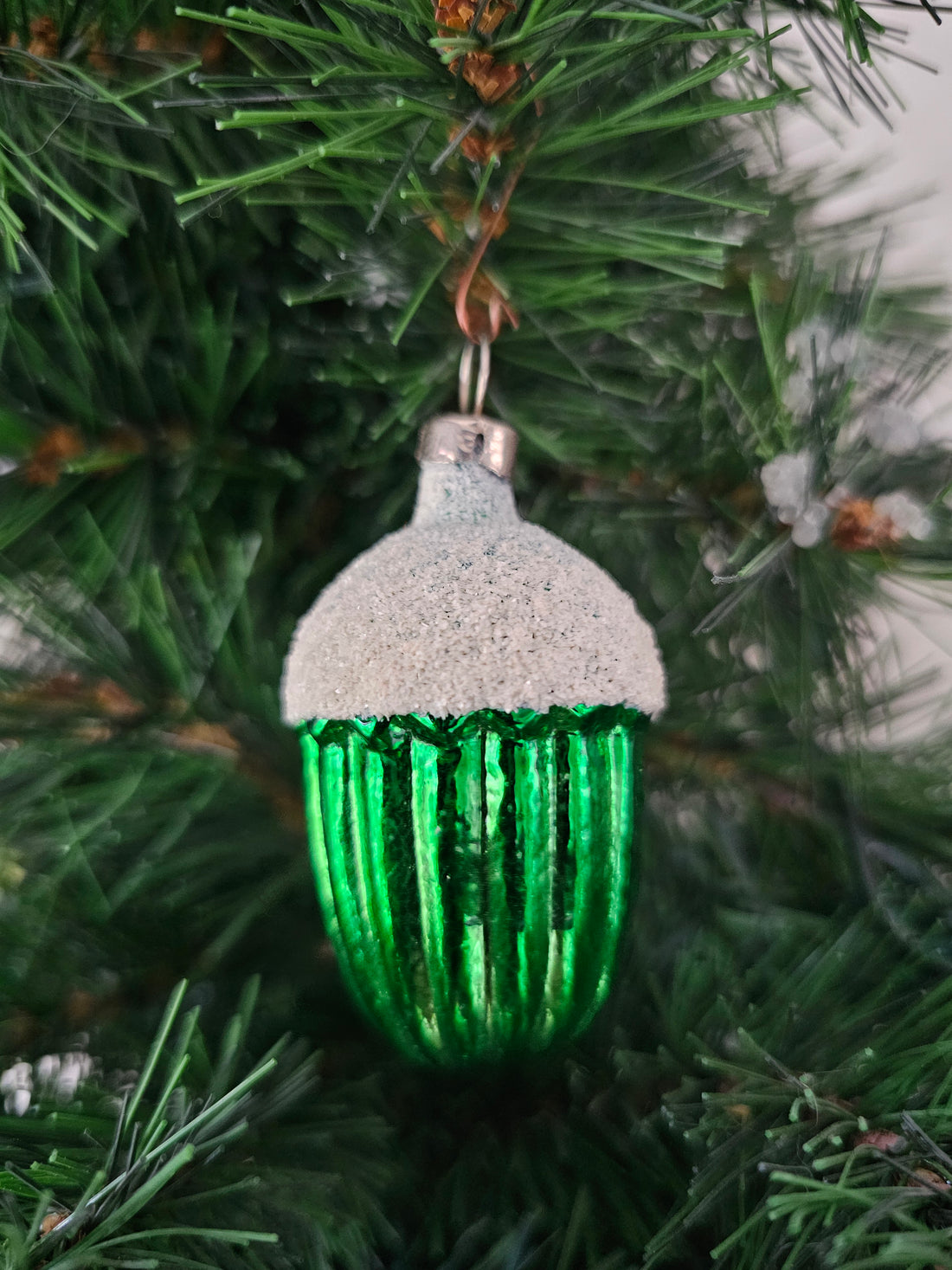 Kerstbal groene glazen kerstbal "eikel"