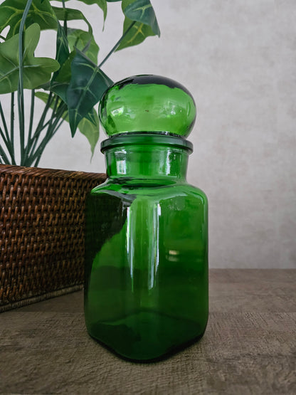 Groene glazen apothekerspot
