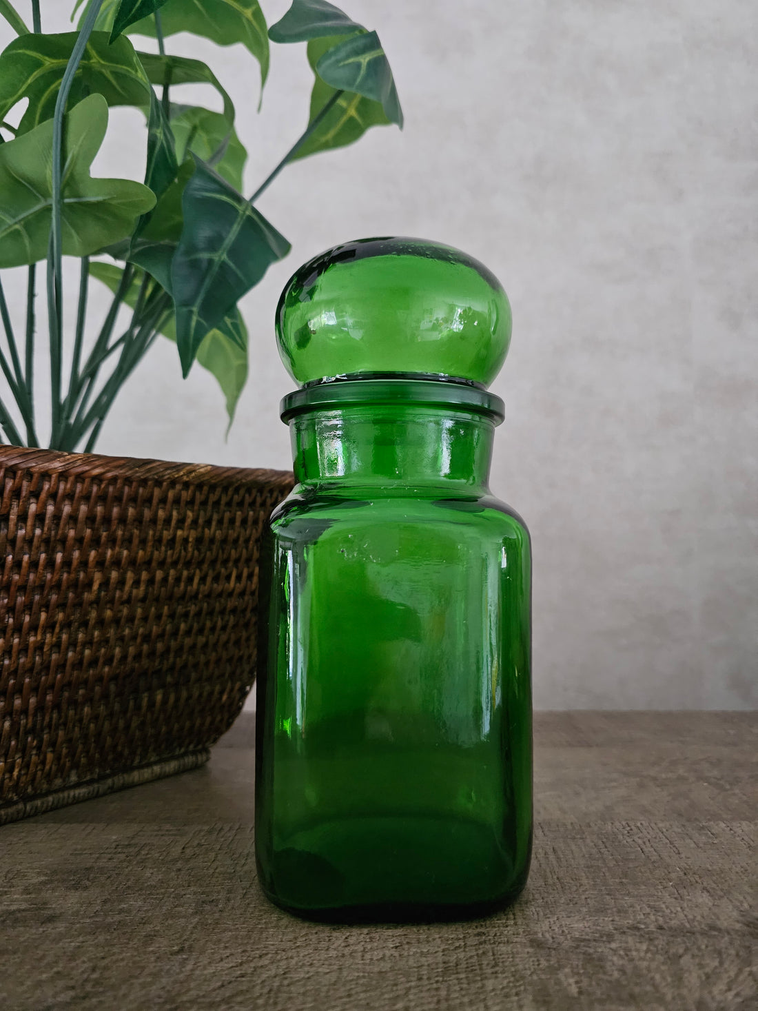 Groene glazen apothekerspot