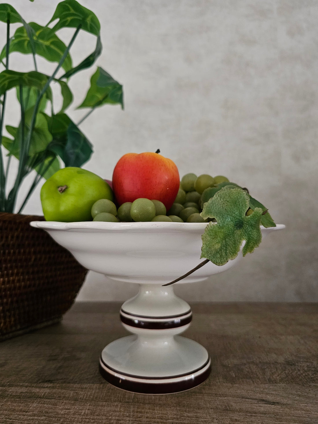 Flora Gouda keramiek Holland (fruit) schaal op voet