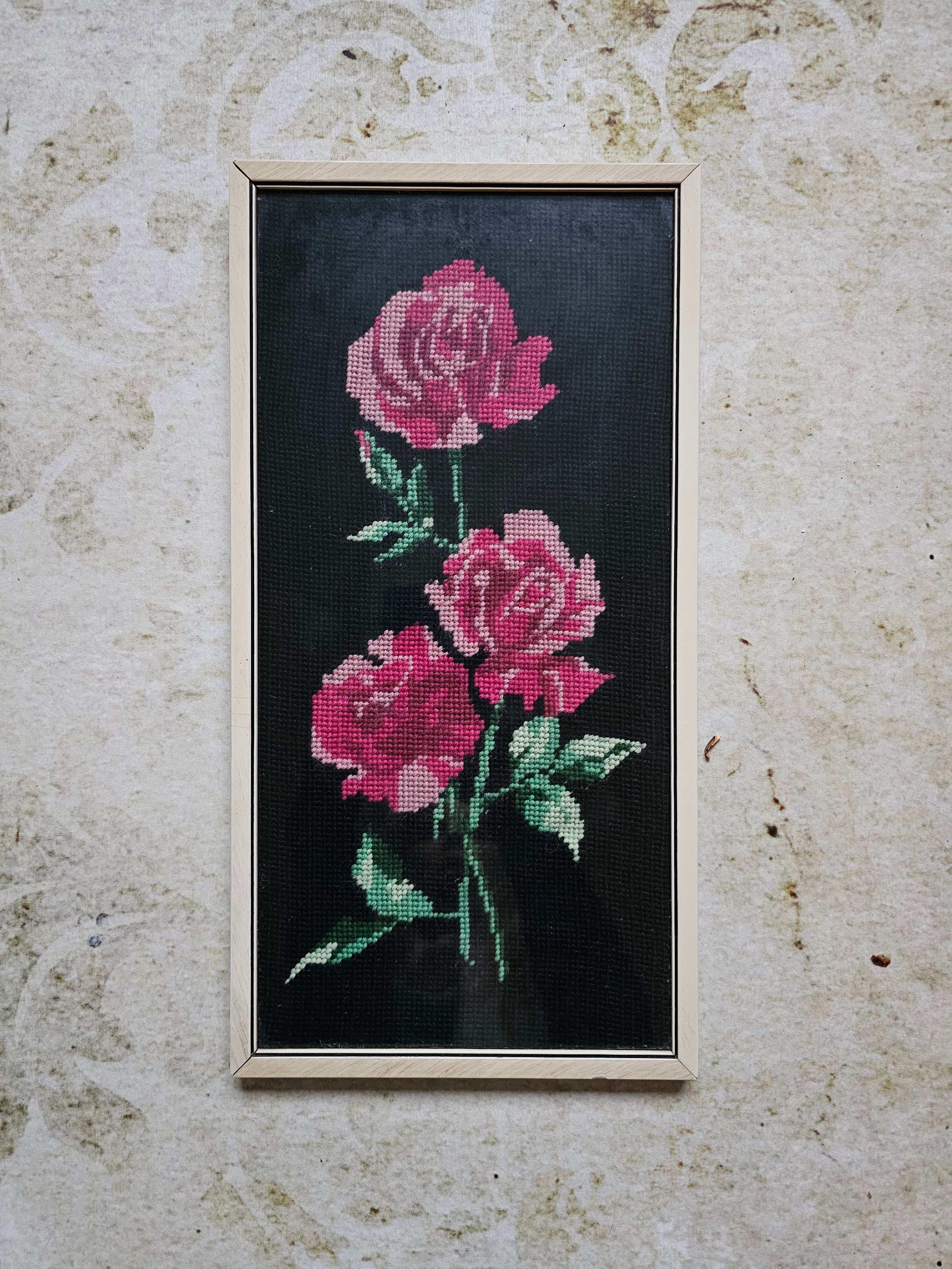 Geborduurd schilderij rozen