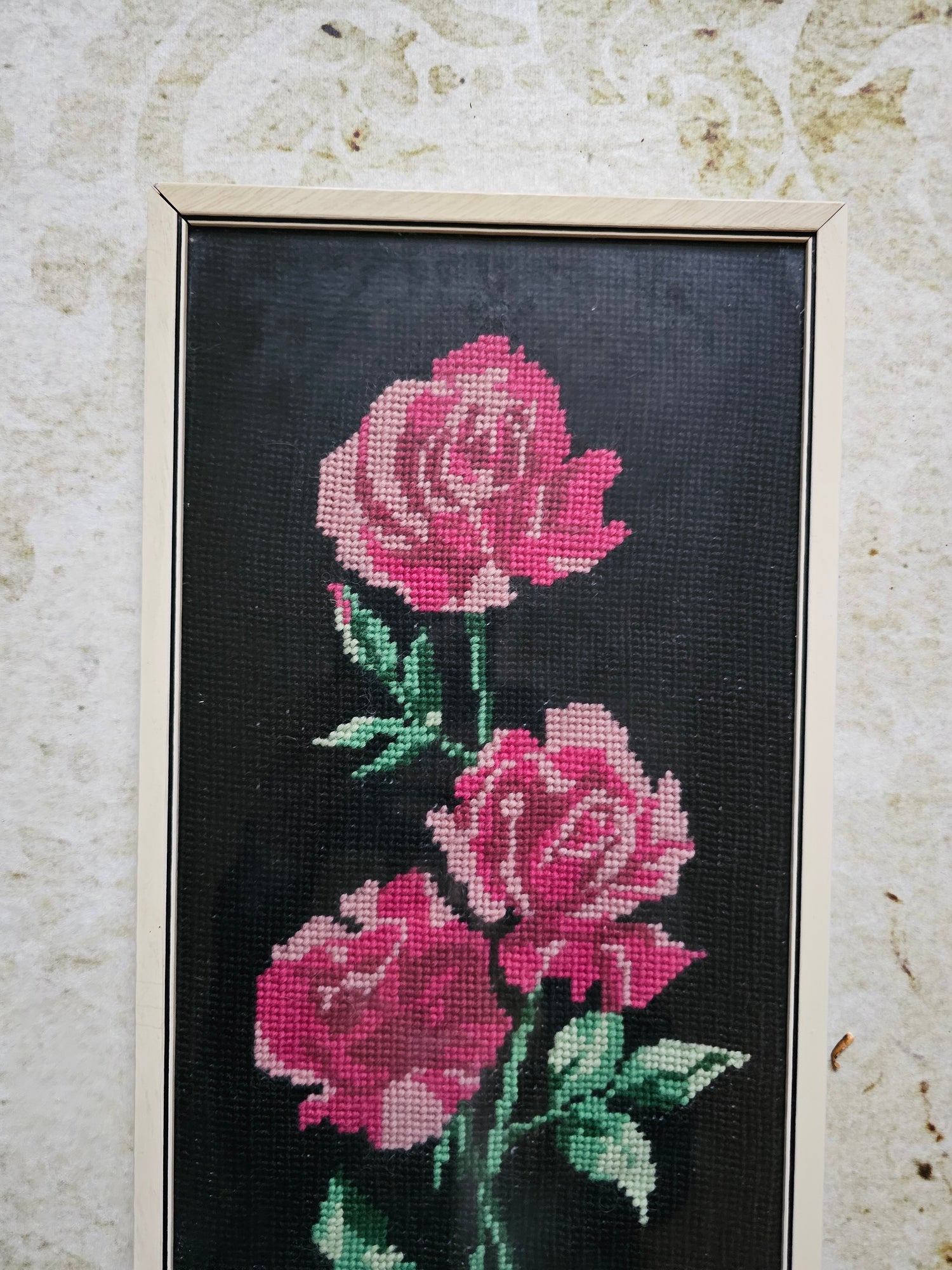 Geborduurd schilderij rozen