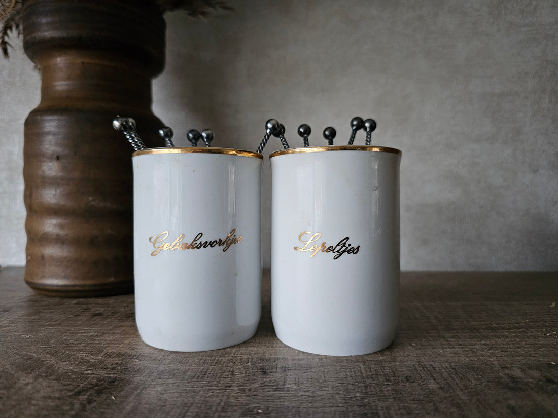 Vintage porseleinen lepel en vorkjes vaasjes