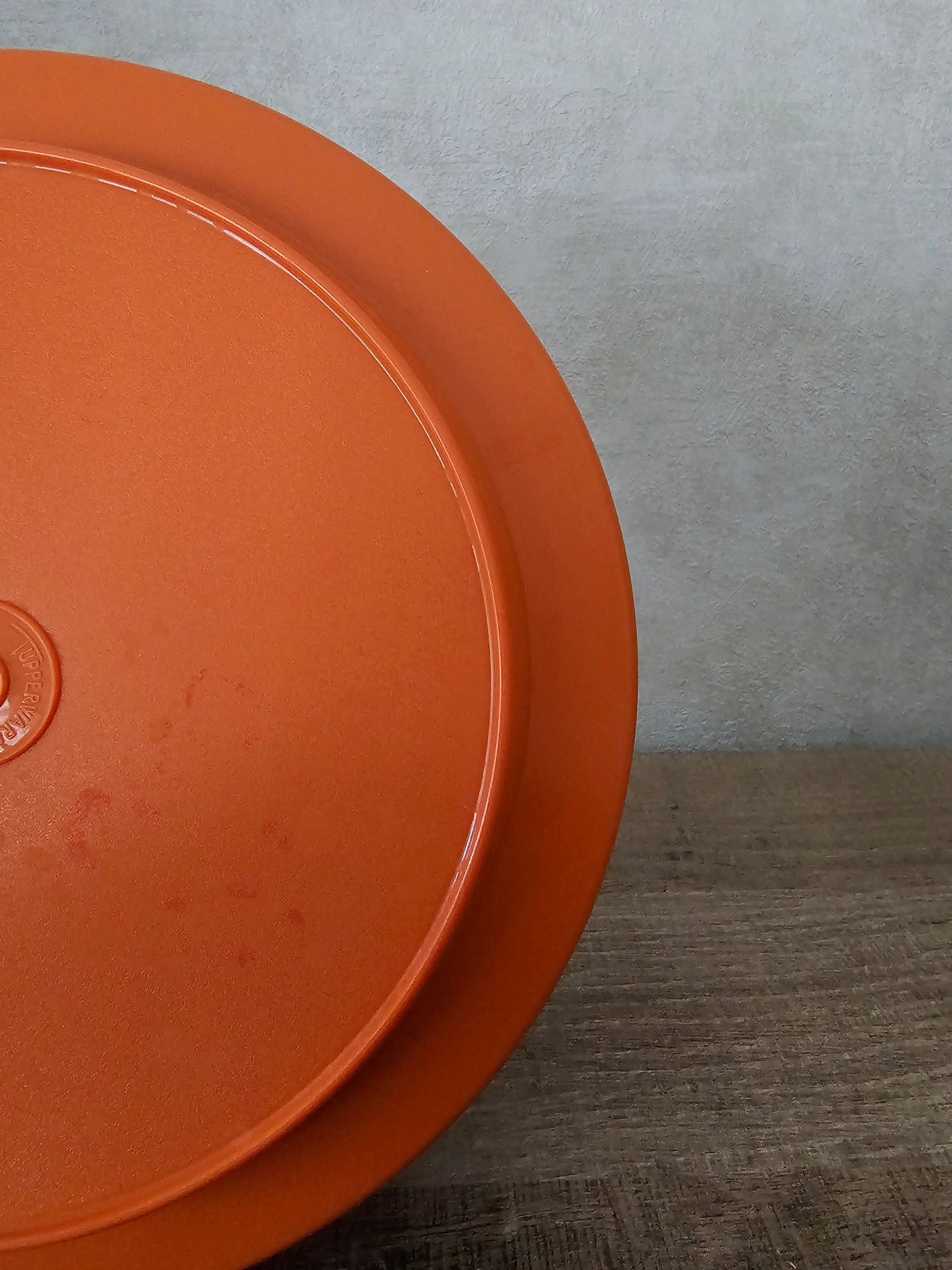 Tupperware donker oranje (koek)trommel