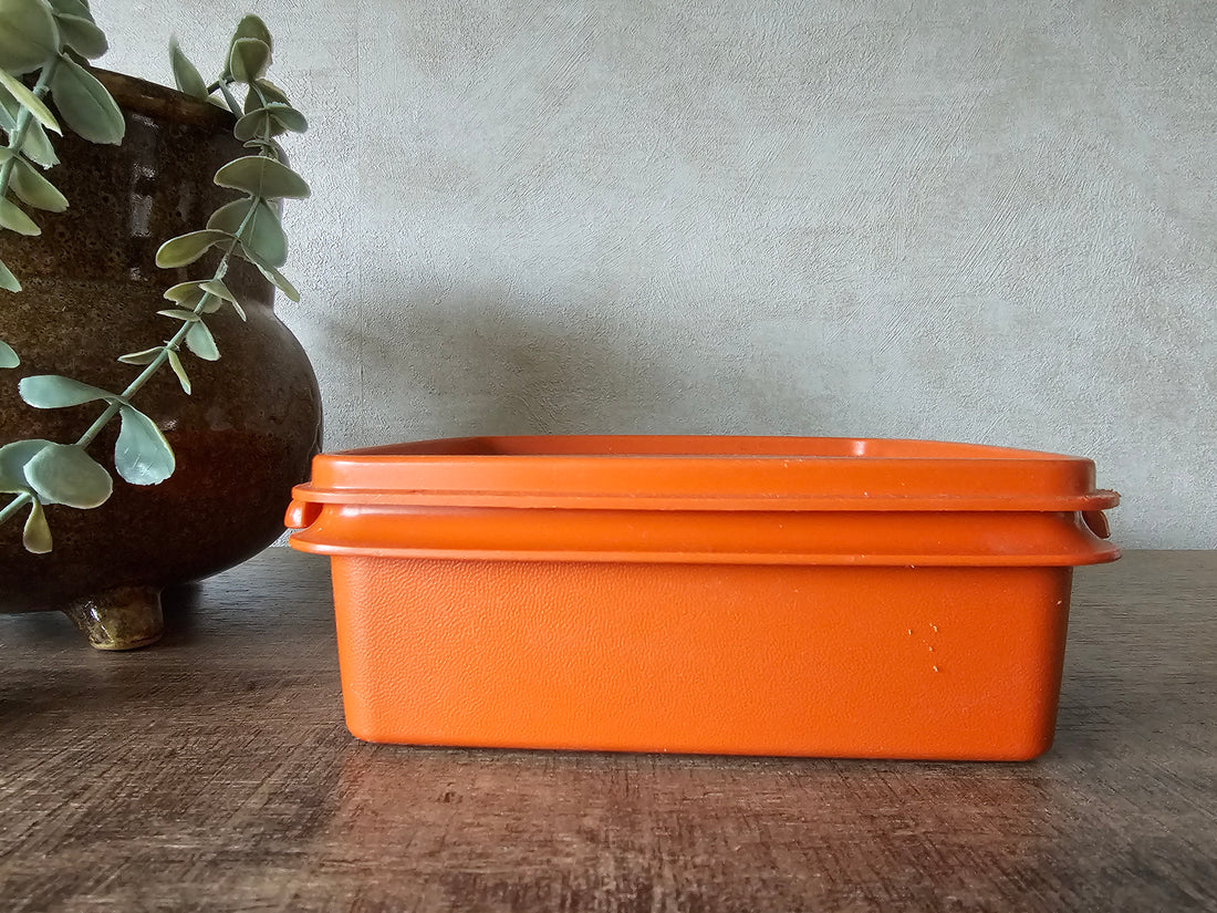 Tupperware oranje vierkante trommel