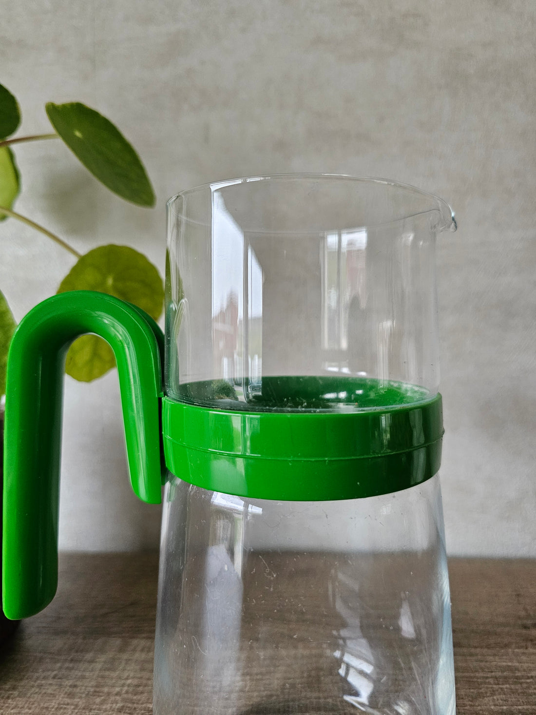 Vintage glazen kan groen handvat