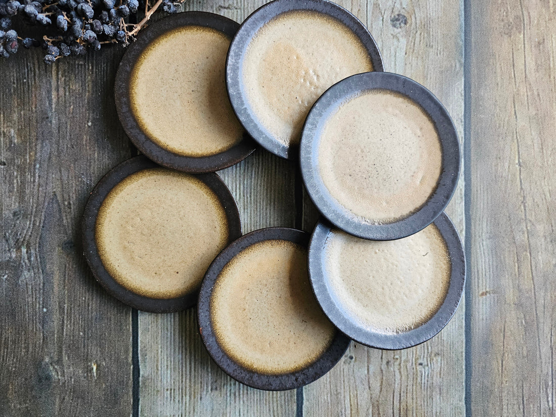 Vintage bruine gebaksbordjes