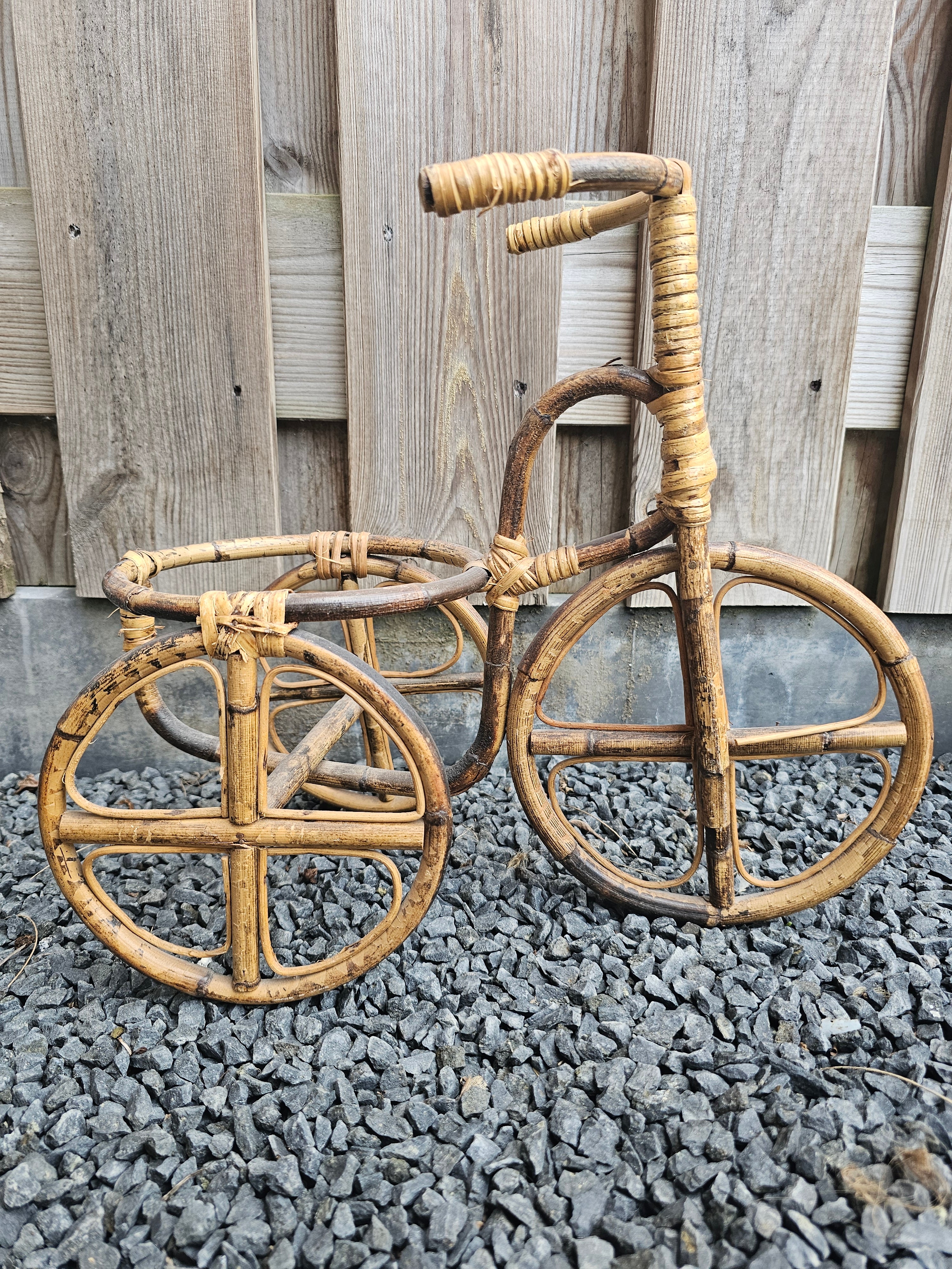 Vintage rotan / bamboe plantenstandaard fiets