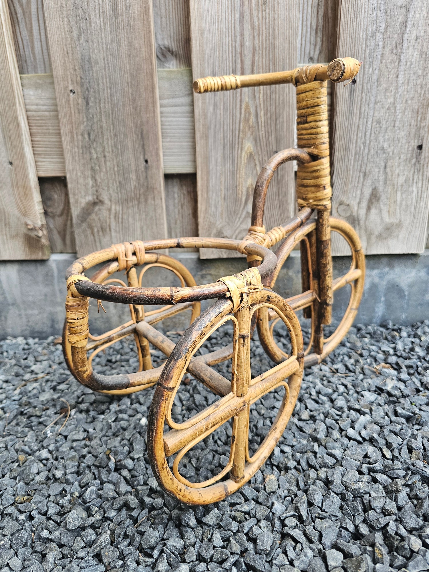 Vintage rotan / bamboe plantenstandaard fiets