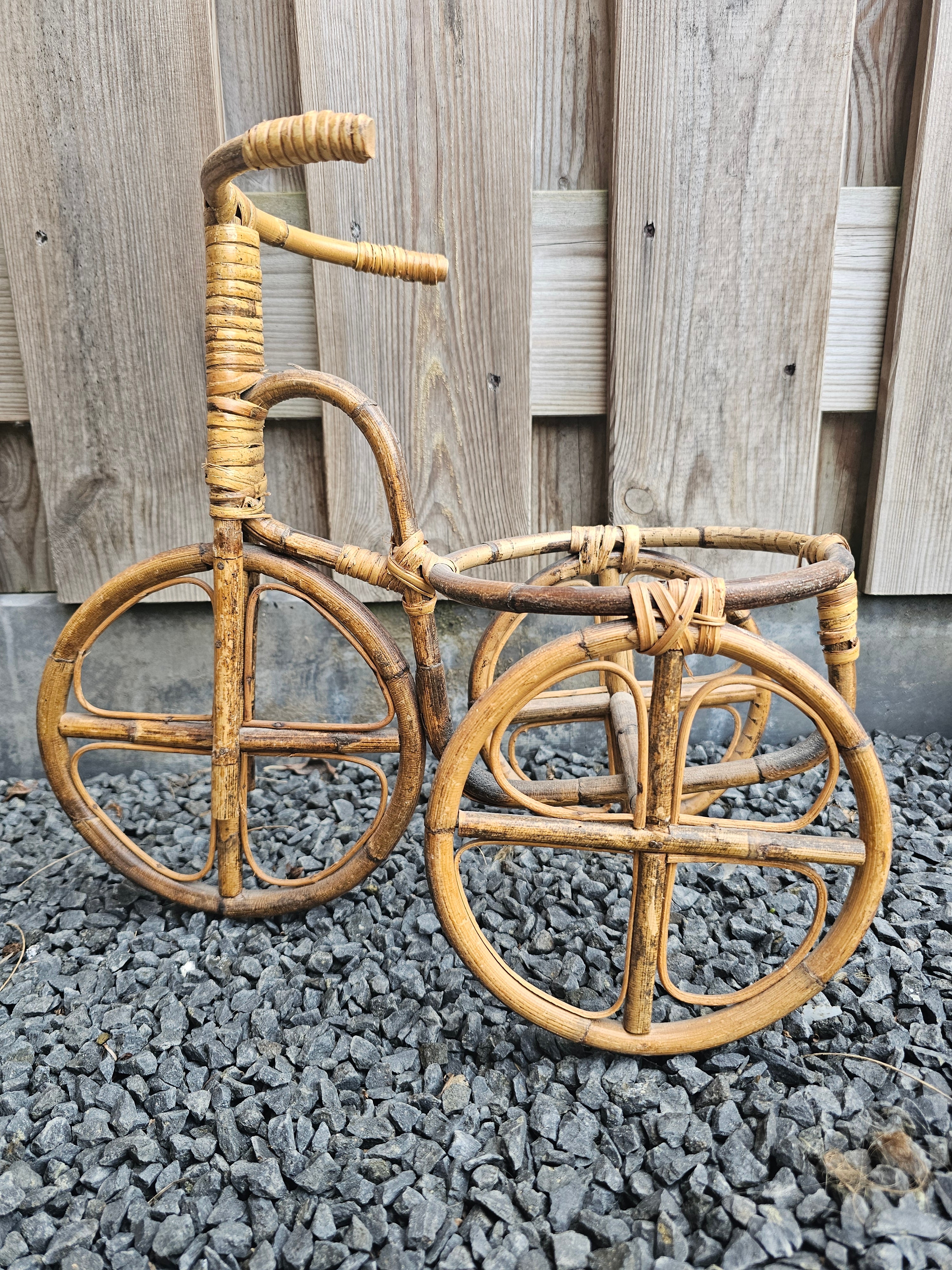 Vintage rotan / bamboe plantenstandaard fiets