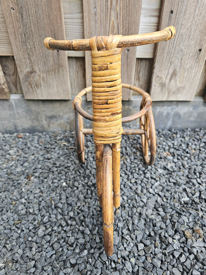 Vintage rotan / bamboe plantenstandaard fiets