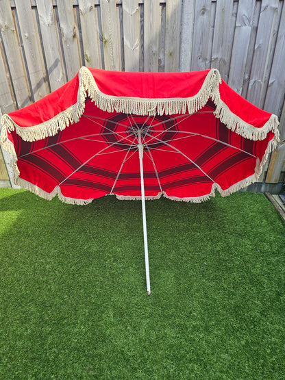 Vintage parasol rood blauw met franjes