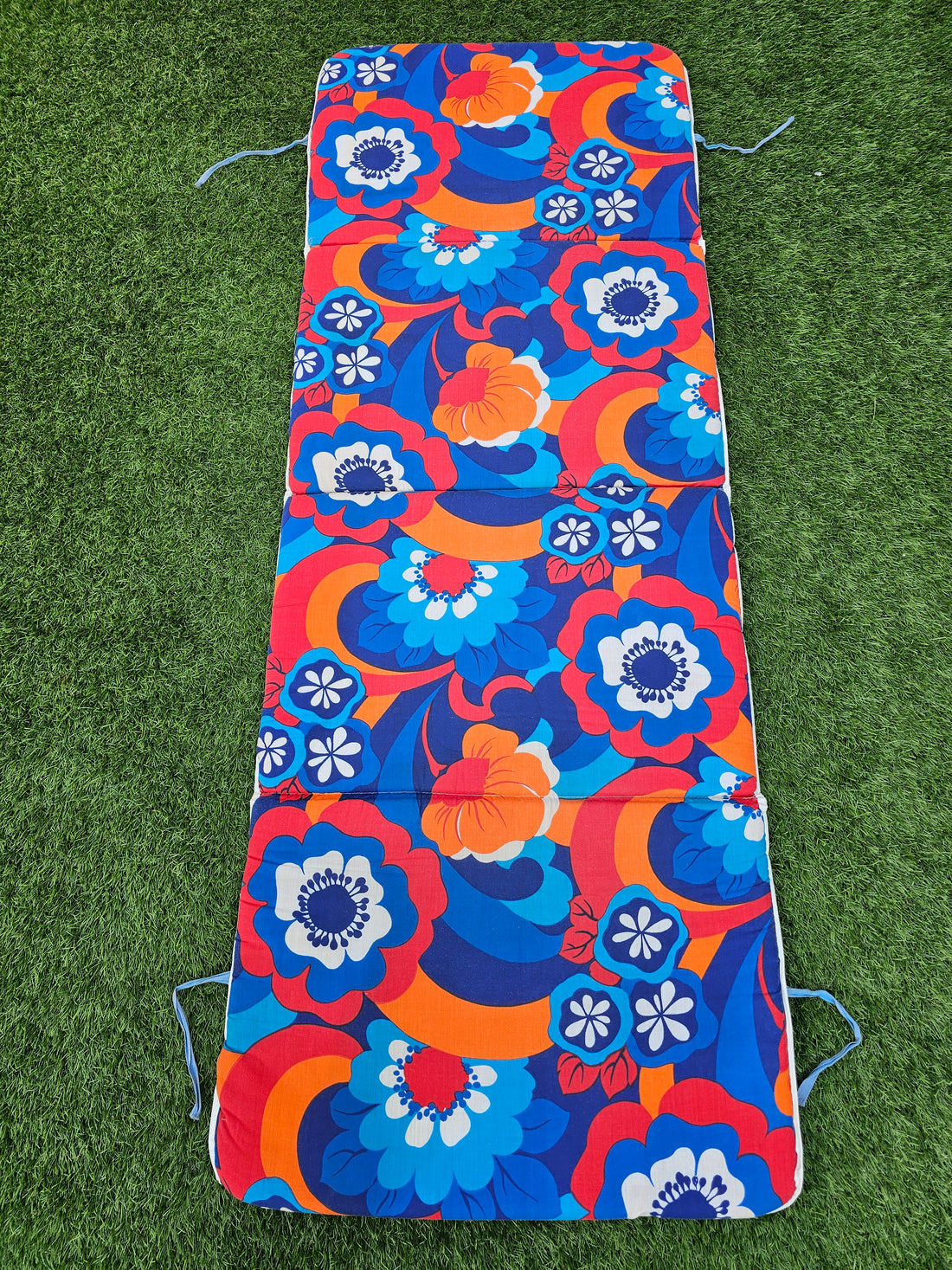 Vintage jaren 70 ligbed kussen oranje blauw gebloemd