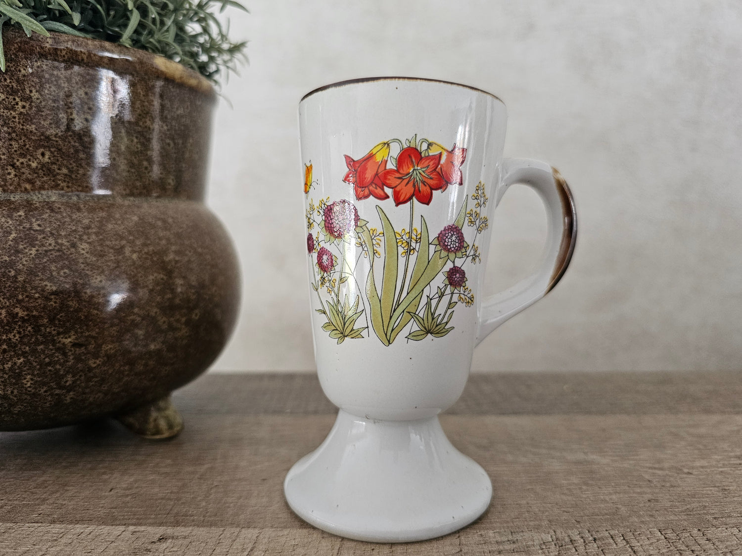 Wildflower beker met oor rode bloemen