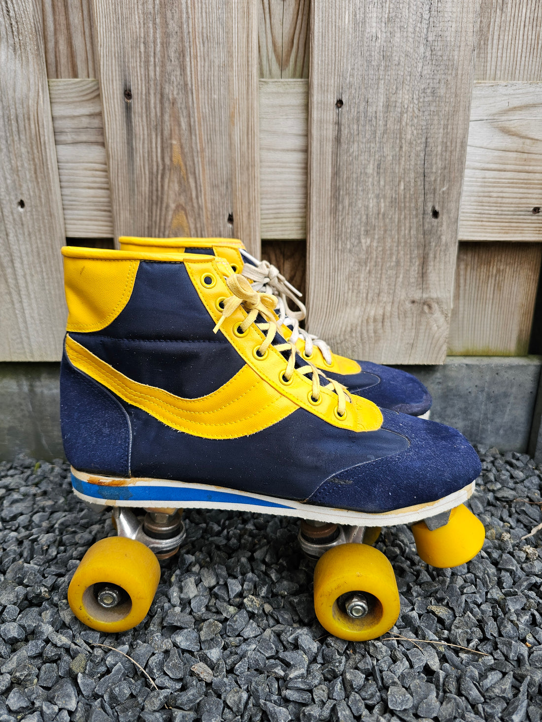 Jaren 80 rolschaatsen blauw geel maat 40