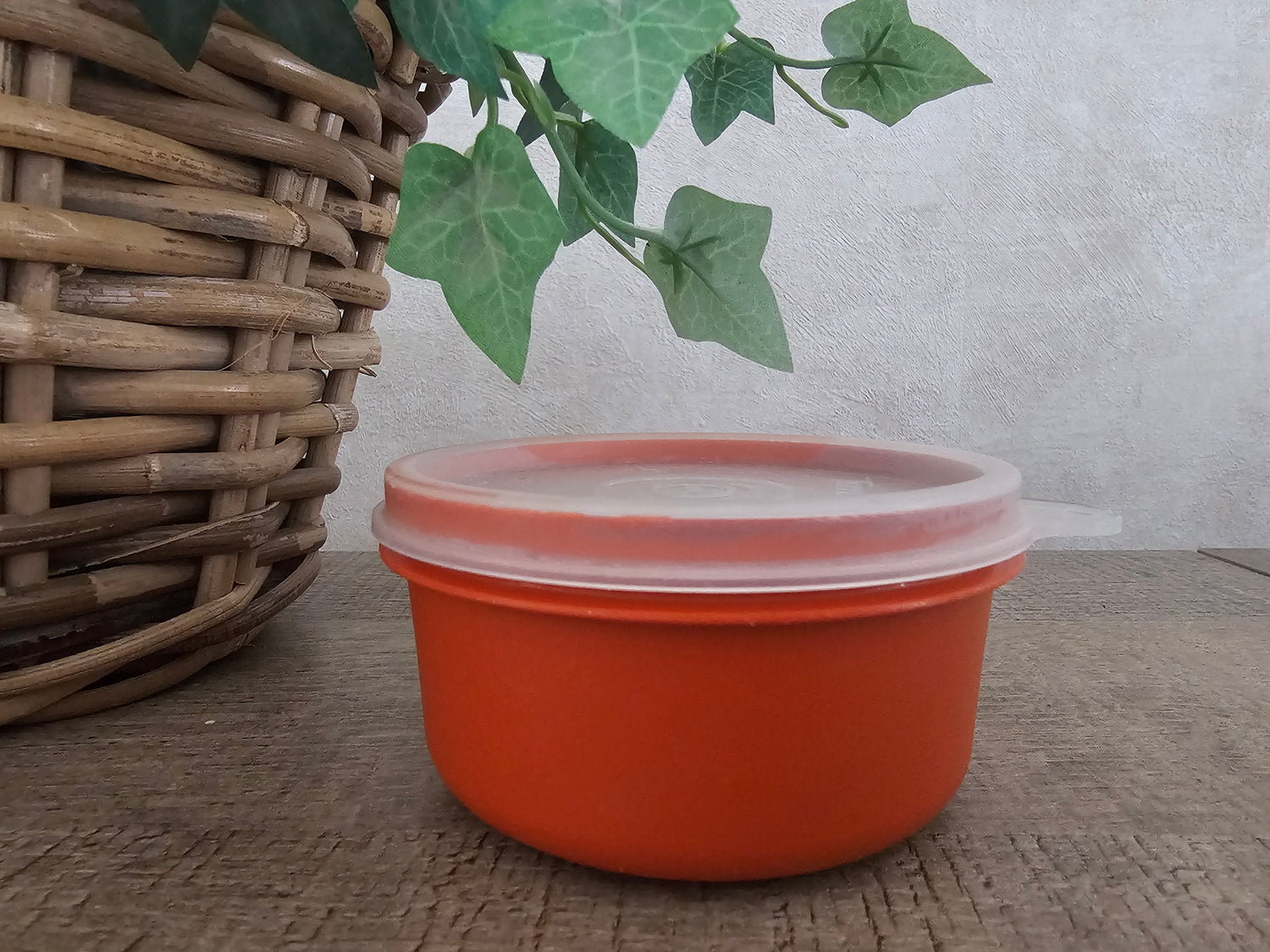 Tupperware bakje roestbruin