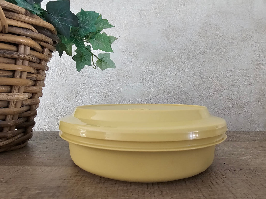 Vintage gele Tupperware trommel met deksel. Fijn als koektrommel
