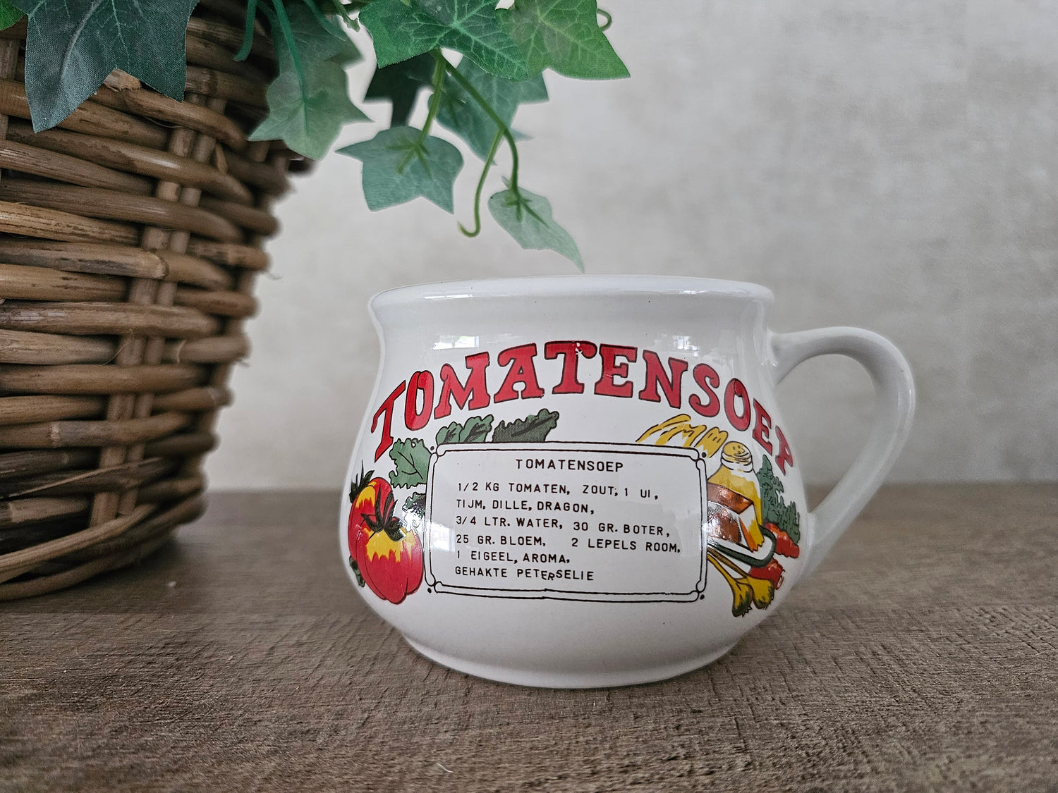 Vintage witte soepkom Tomatensoep