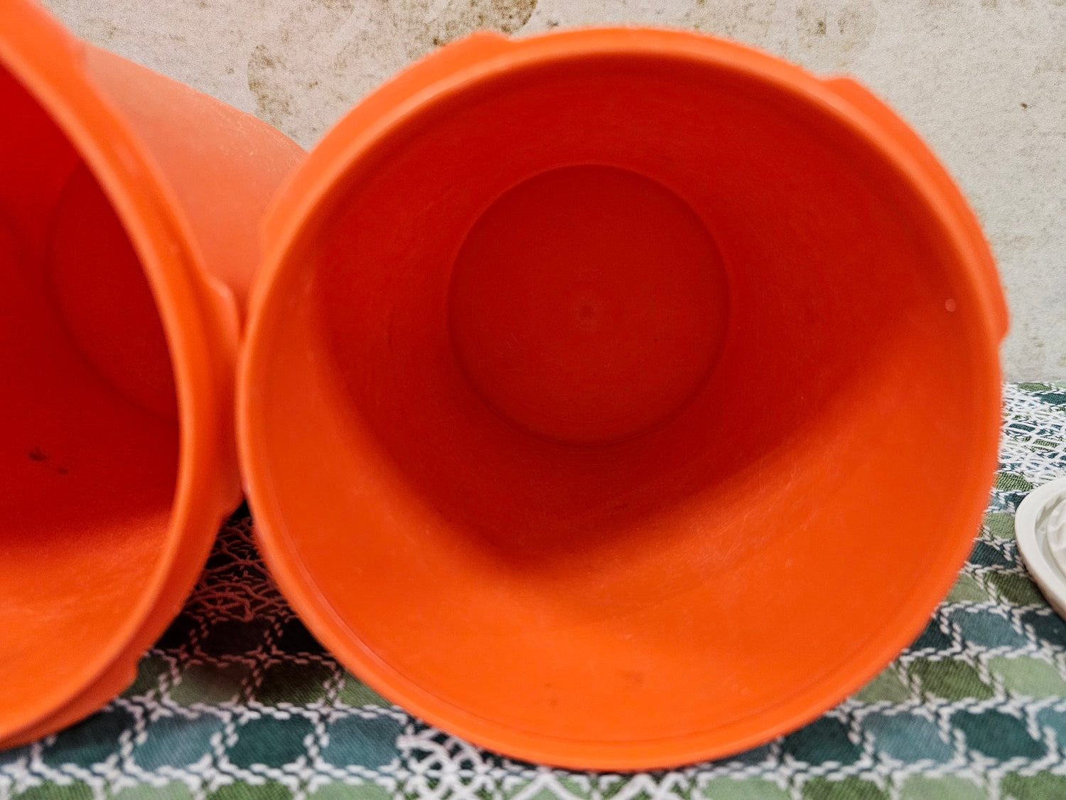 Tupperware oranje voorraad bussen