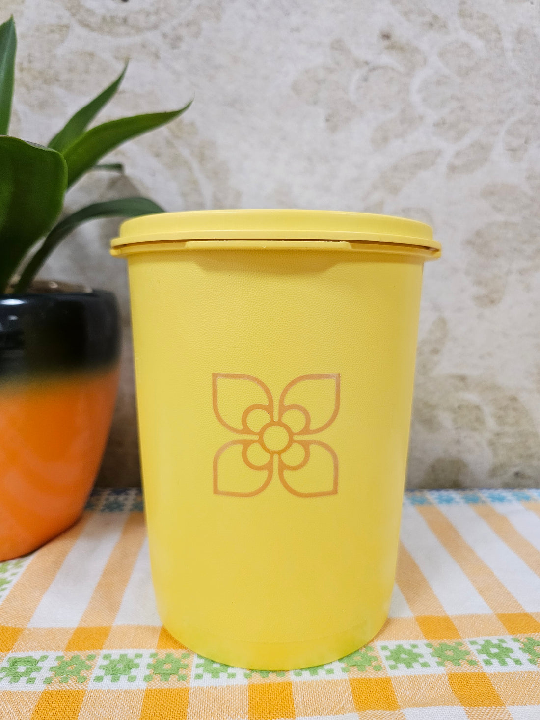 Tupperware gele trommel 15,5 cm
