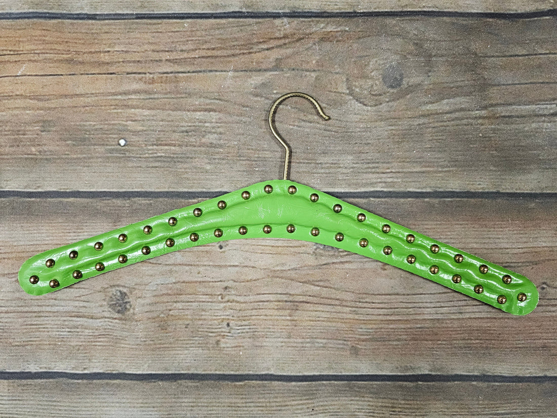 Kledinghanger limegroen met studs