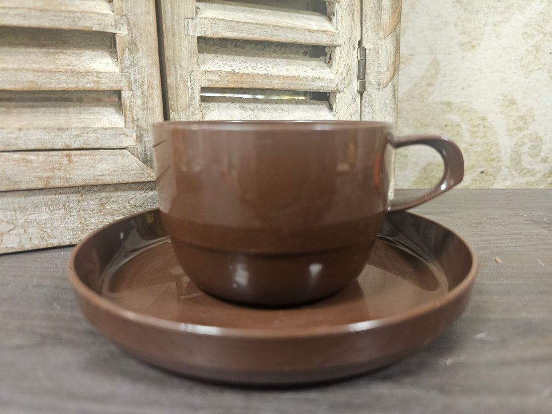 Mepal kop en schotel bruin