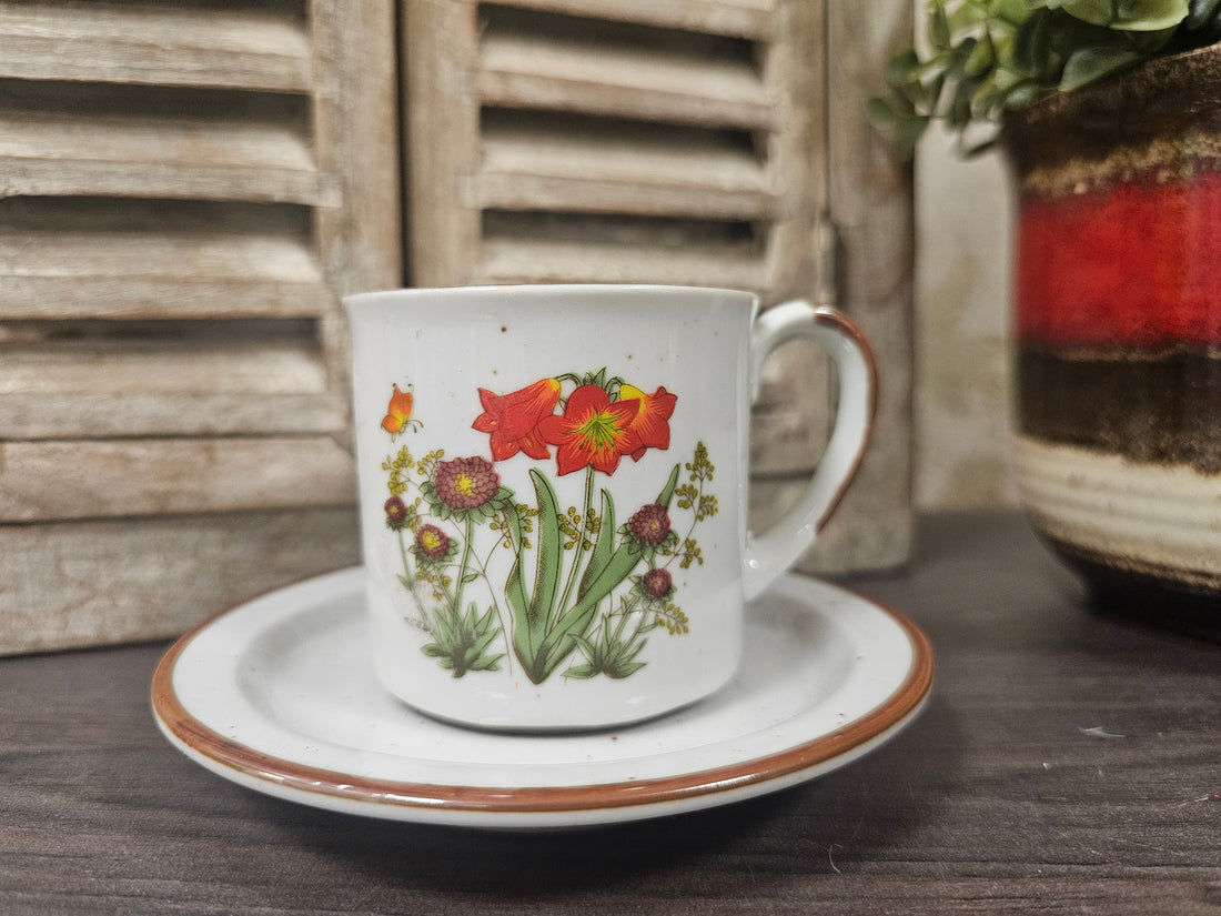 Wildflower kop en schotel rode bloemen