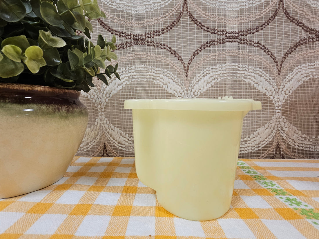 Vintage Tupperware kannetje zachtgeel
