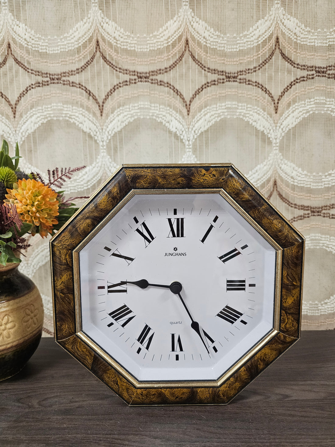 Junghans achthoekige klok analoog