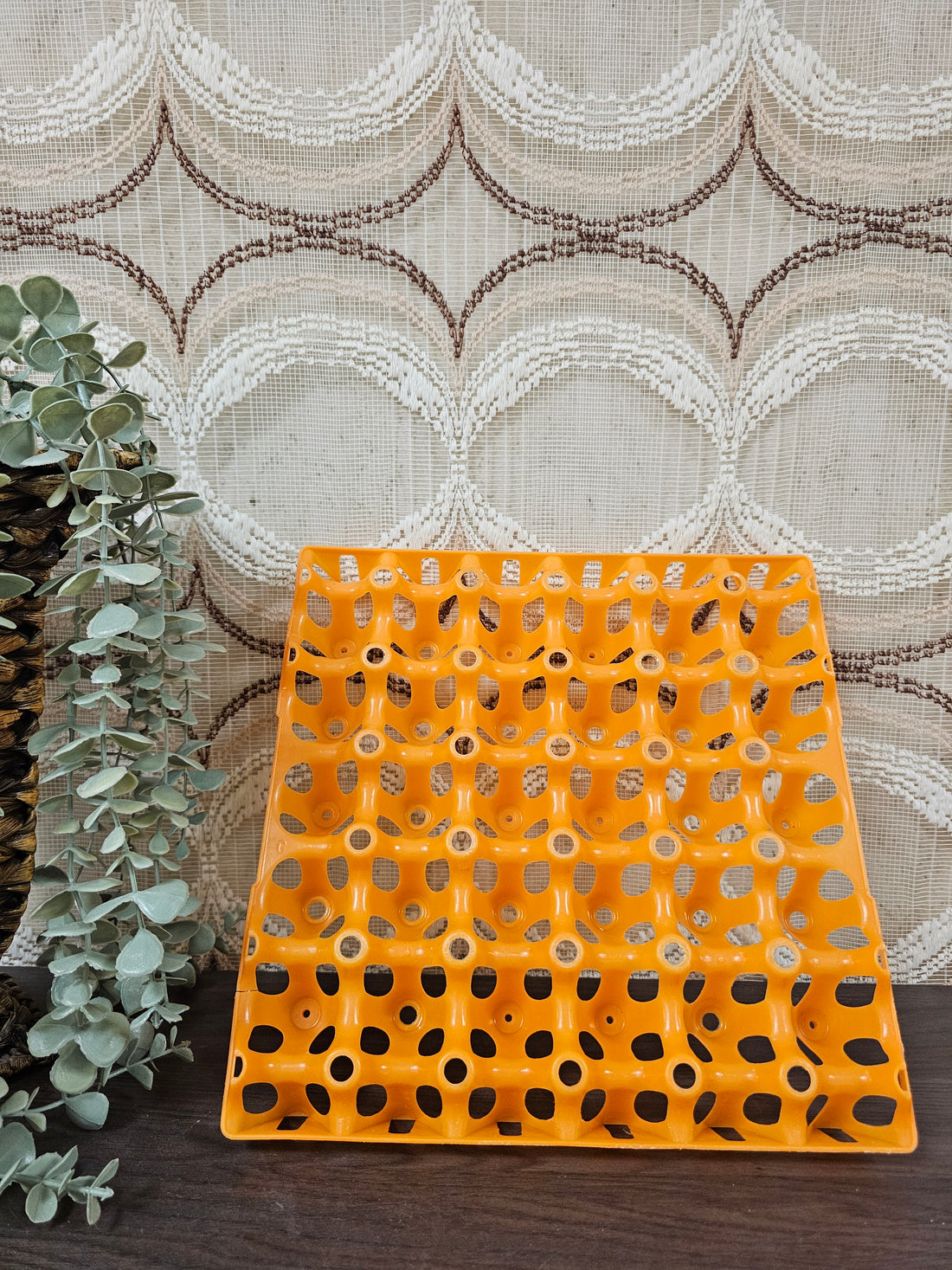 Oranje vintage kunststof eierrek