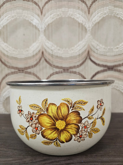 Emaille kom met gele bloemen