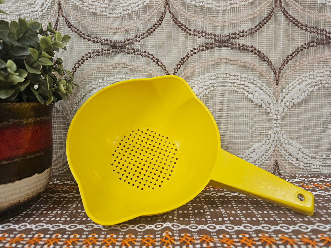 Tupperware vergiet geel