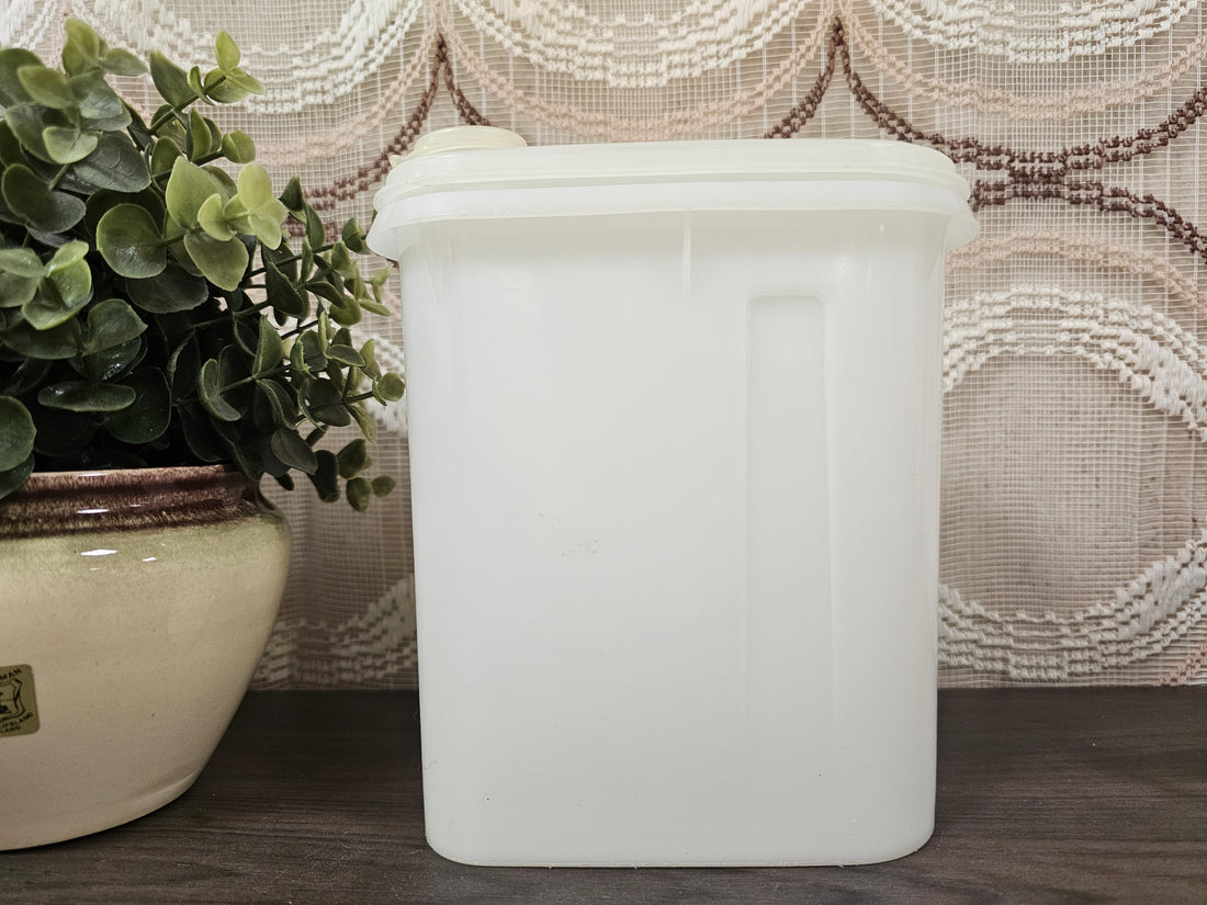 Tupperware witte voorraadbus