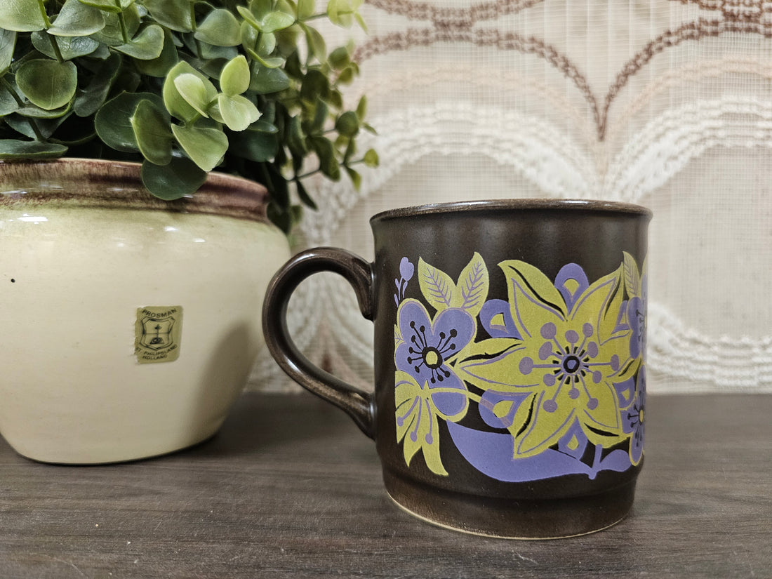 Koffie beker bruin paarse bloemen