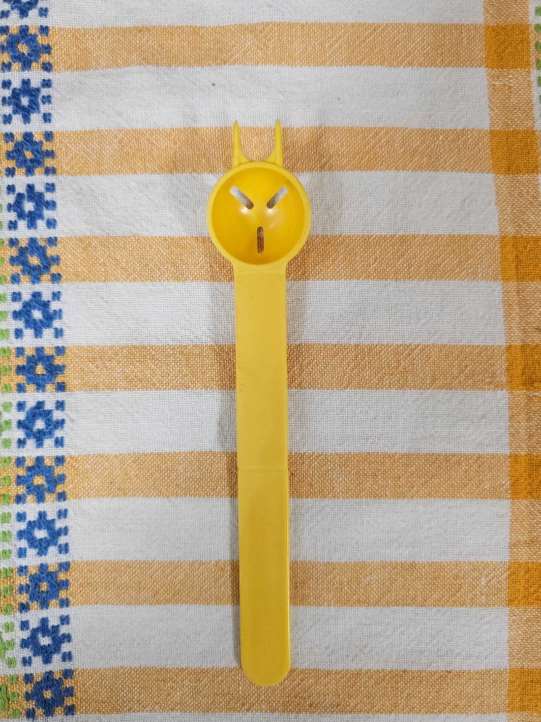 Tupperware zuurkatje geel