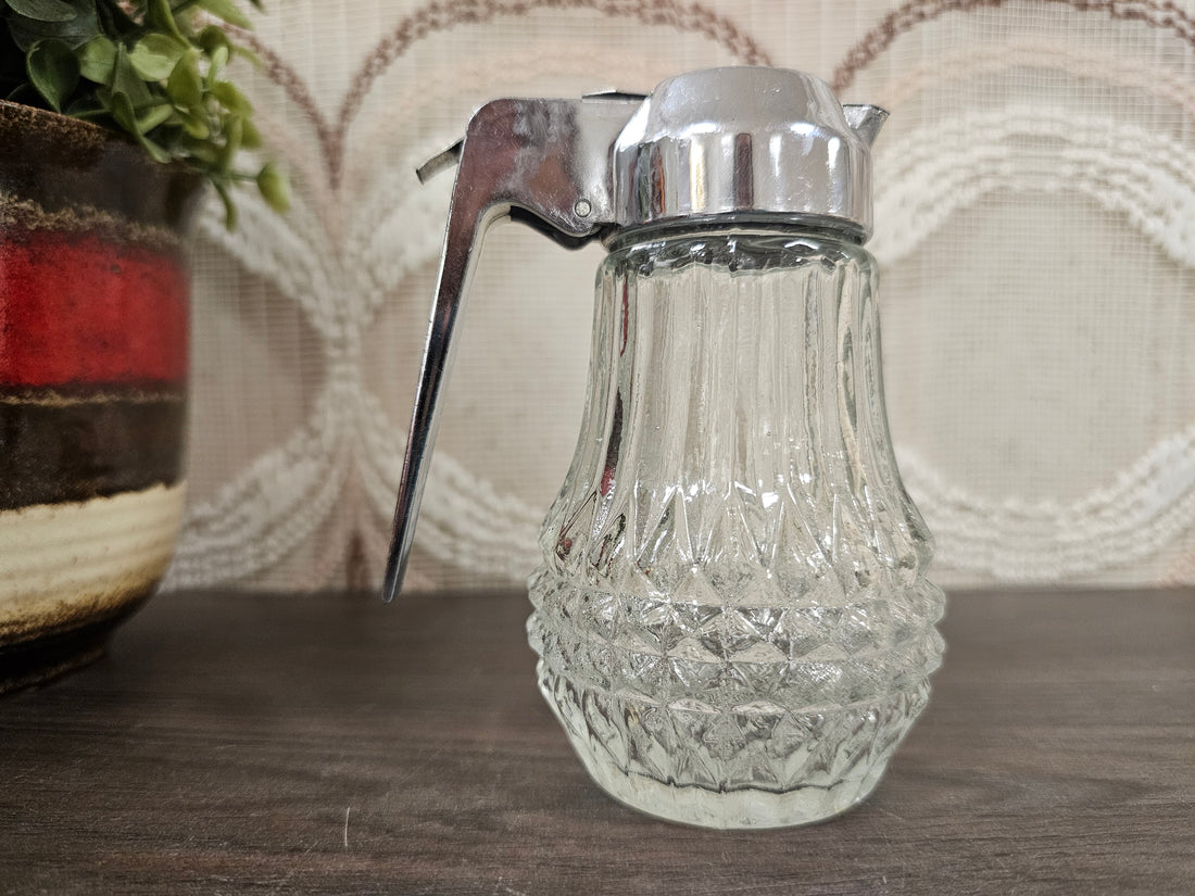 Glazen suikerstrooier met metalen schuif