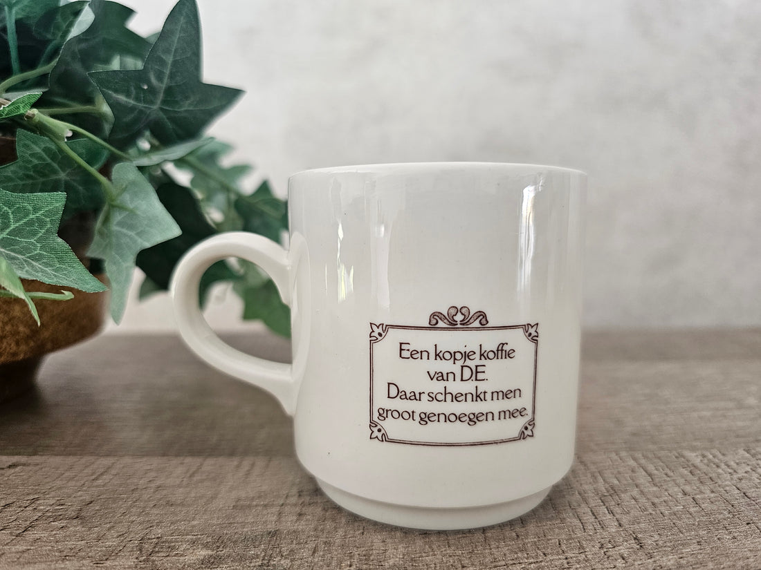 Villeroy Boch Douwe Egberts koffie beker &quot;koffie wordt gedronken&quot;