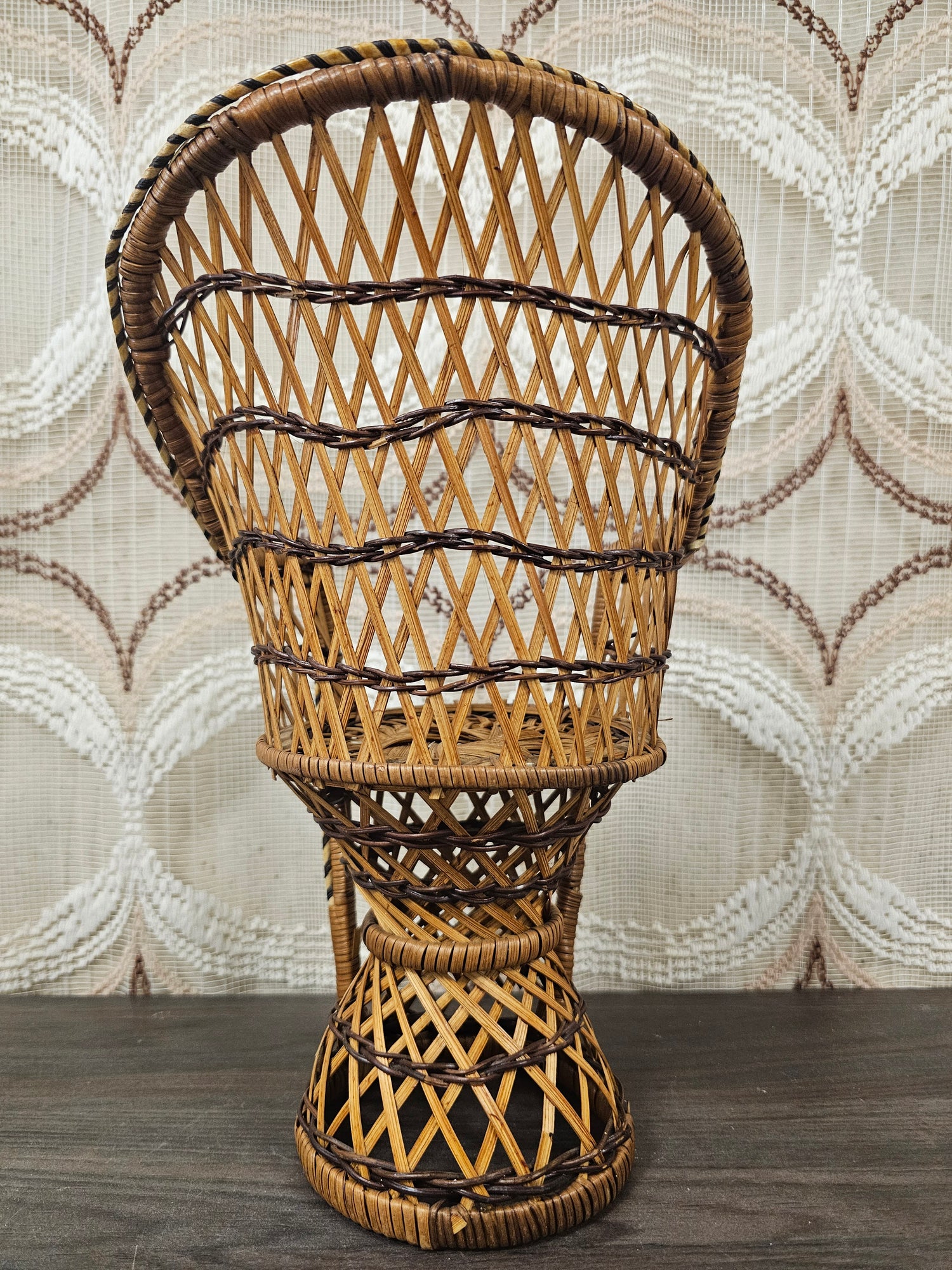 Pauwenstoel rotan poppenstoel 31 cm