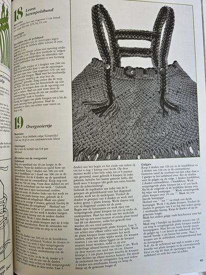 Bezig zijn met macramé - J.H.M. van Amelsvoort - uitgeverij Helmond.