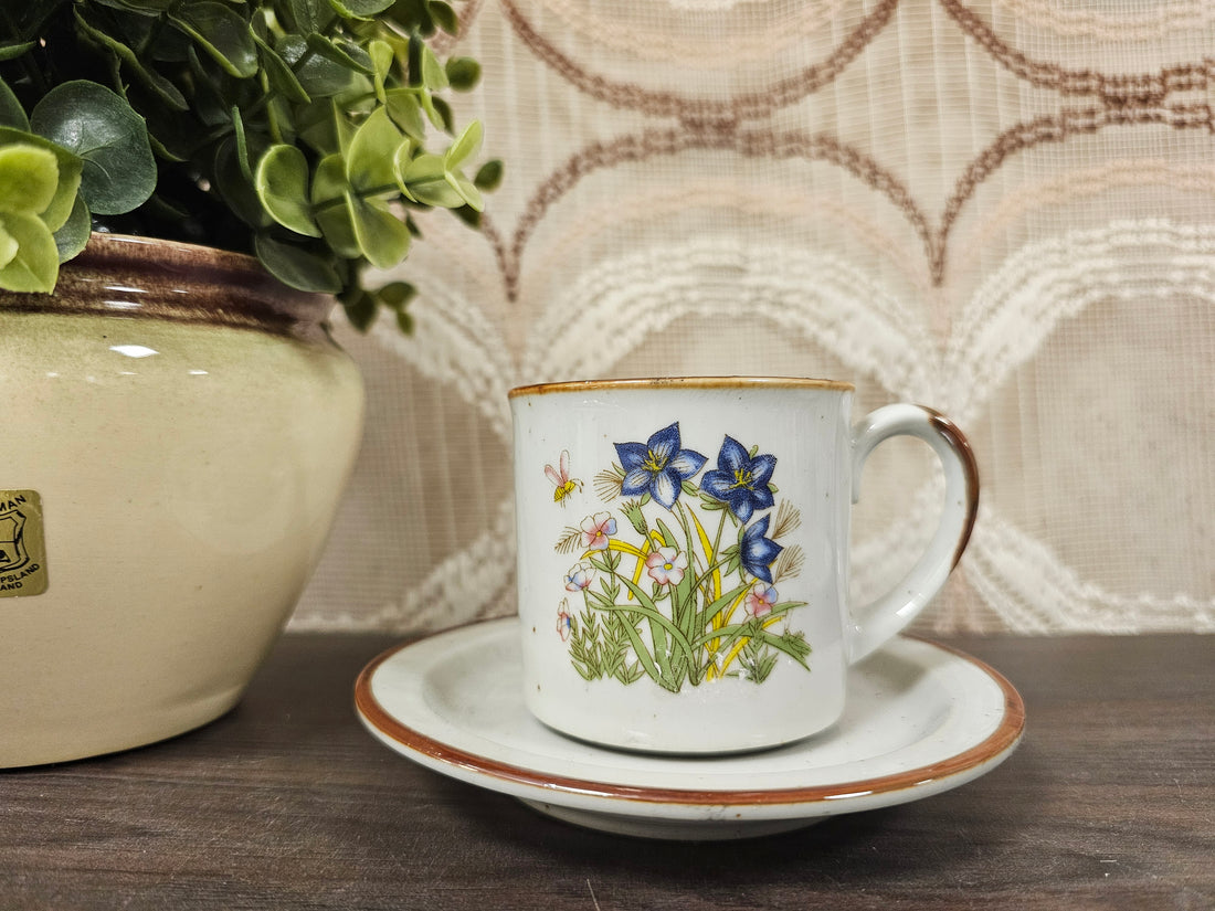 Wildflower kop en schotel blauwe bloemen